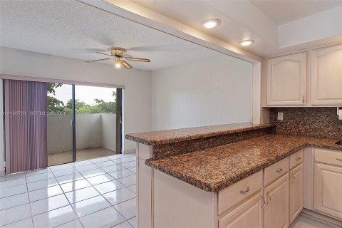 Copropriété à vendre à Miami, Floride: 3 chambres, 146.79 m2 № 2414500 - photo 18