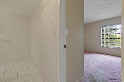 Copropriété à vendre à Miami, Floride: 3 chambres, 146.79 m2 № 2414500 - photo 28
