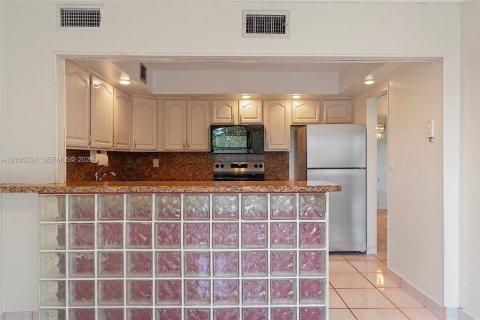 Copropriété à vendre à Miami, Floride: 3 chambres, 146.79 m2 № 2414500 - photo 15