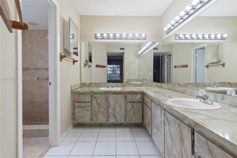 Copropriété à vendre à Miami, Floride: 3 chambres, 146.79 m2 № 2414500 - photo 30