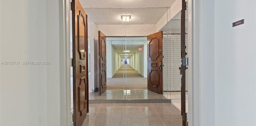 Condo à Miami, Floride, 3 chambres  № 2414500