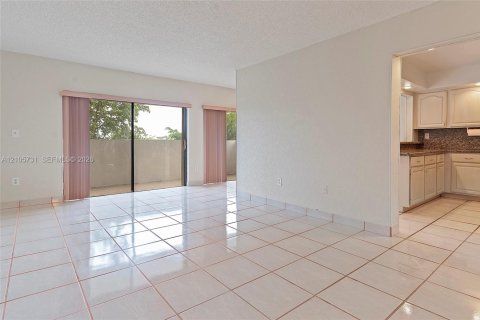 Copropriété à vendre à Miami, Floride: 3 chambres, 146.79 m2 № 2414500 - photo 11