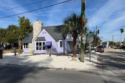Villa ou maison à Treasure Island, Floride 3 chambres, 145.86 m2 № 2148279