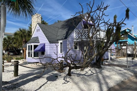 Villa ou maison à louer à Treasure Island, Floride: 3 chambres, 145.86 m2 № 2148279 - photo 2