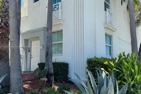 Купить кондоминиум в Серфсайд, Флорида 3 спальни, 143.53м2, № 1979872 - фото 3