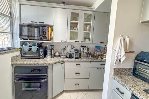 Condo in Aventura, Florida, 1 bedroom  № 1484030 - photo 10