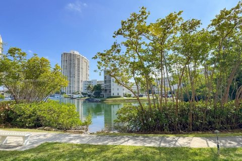 Condo in Aventura, Florida, 1 bedroom  № 1484030 - photo 22
