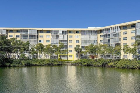 Condo in Aventura, Florida, 1 bedroom  № 1484030 - photo 28