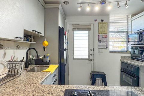 Condo in Aventura, Florida, 1 bedroom  № 1484030 - photo 12