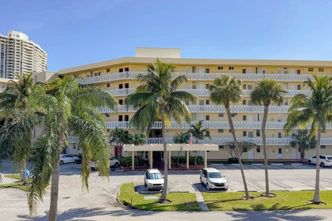 Condo in Aventura, Florida, 1 bedroom  № 1484030 - photo 3