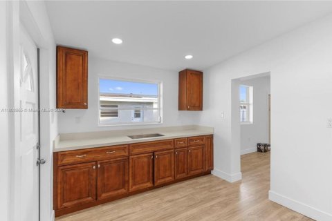Commercial property in Miami, Florida 1 bedroom, 74.32 sq.m. № 1750356 - photo 5