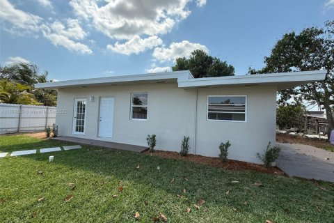 Commercial property in Miami, Florida 1 bedroom, 74.32 sq.m. № 1750356 - photo 1