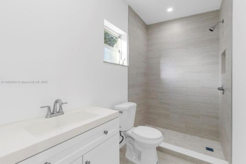 Commercial property in Miami, Florida 1 bedroom, 74.32 sq.m. № 1750356 - photo 7