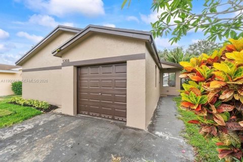 House in Sunrise, Florida 3 bedrooms № 2055778