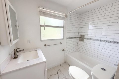 Villa ou maison à vendre à Tampa, Floride: 3 chambres, 104.52 m2 № 2143077 - photo 13