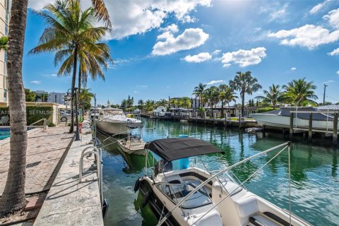 Copropriété à vendre à North Miami, Floride: 2 chambres, 83.98 m2 № 2042229 - photo 3