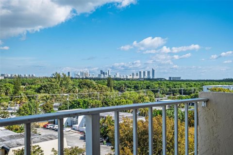 Copropriété à vendre à North Miami, Floride: 2 chambres, 83.98 m2 № 2042229 - photo 4
