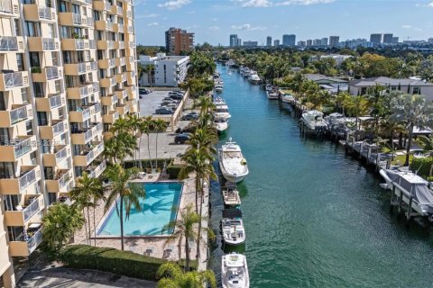 Copropriété à vendre à North Miami, Floride: 2 chambres, 83.98 m2 № 2042229 - photo 2