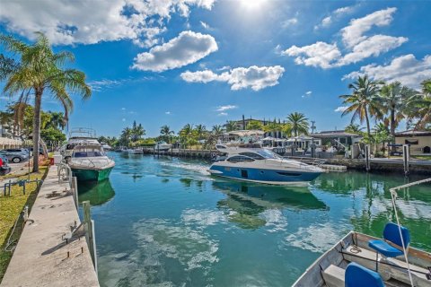 Copropriété à vendre à North Miami, Floride: 2 chambres, 83.98 m2 № 2042229 - photo 7