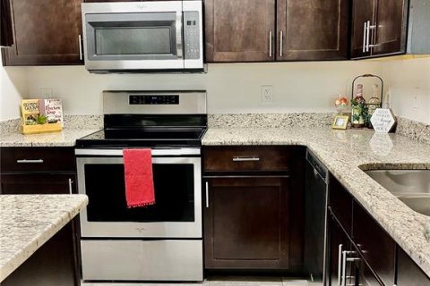 Condo in Oviedo, Florida, 3 bedrooms № 2239461 - photo 8
