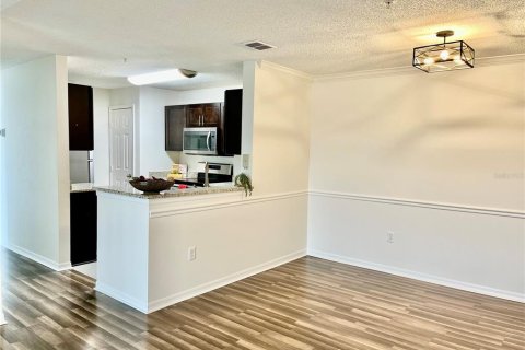 Condo in Oviedo, Florida, 3 bedrooms № 2239461 - photo 6