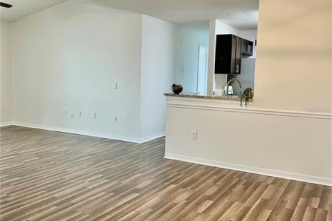 Condo in Oviedo, Florida, 3 bedrooms № 2239461 - photo 21