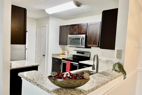 Condo in Oviedo, Florida, 3 bedrooms № 2239461 - photo 7
