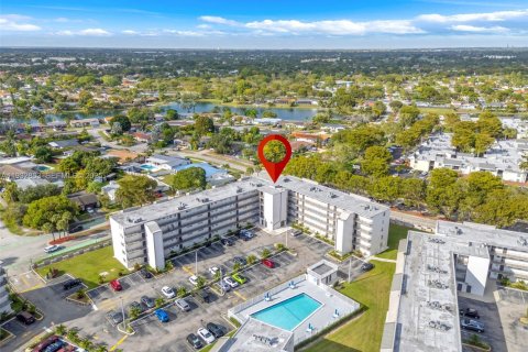 Снять в аренду кондоминиум в Майами, Флорида 2 спальни, 105.44м2, № 1992609 - фото 28