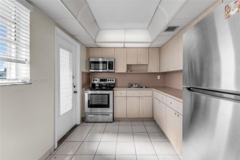 Снять в аренду кондоминиум в Майами, Флорида 2 спальни, 105.44м2, № 1992609 - фото 9