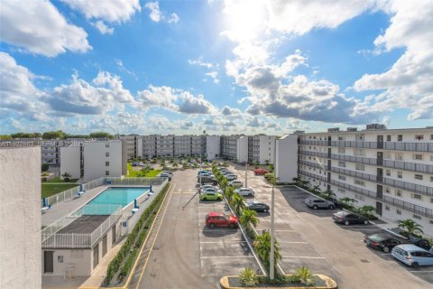 Снять в аренду кондоминиум в Майами, Флорида 2 спальни, 105.44м2, № 1992609 - фото 3