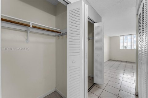 Снять в аренду кондоминиум в Майами, Флорида 2 спальни, 105.44м2, № 1992609 - фото 21