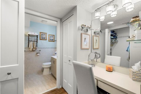 Condo in Port Richey, Florida, 2 bedrooms  № 1915858 - photo 18