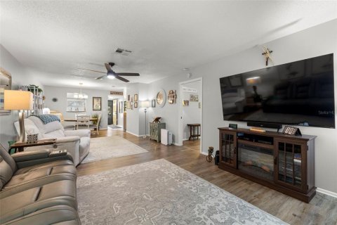 Condo in Port Richey, Florida, 2 bedrooms  № 1915858 - photo 14