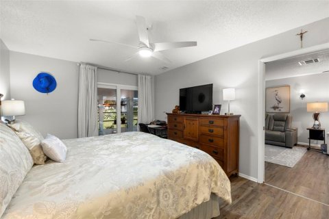 Condo in Port Richey, Florida, 2 bedrooms  № 1915858 - photo 16