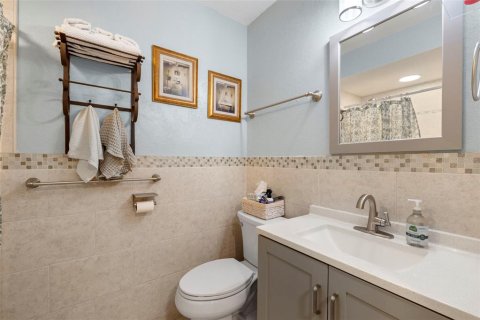 Condo in Port Richey, Florida, 2 bedrooms  № 1915858 - photo 20