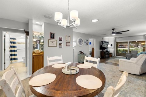 Condo in Port Richey, Florida, 2 bedrooms  № 1915858 - photo 9