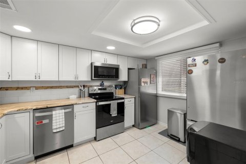 Condo in Port Richey, Florida, 2 bedrooms  № 1915858 - photo 4