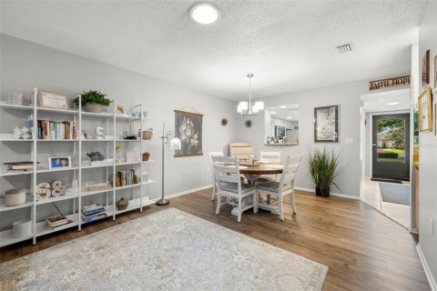 Condo in Port Richey, Florida, 2 bedrooms  № 1915858 - photo 10