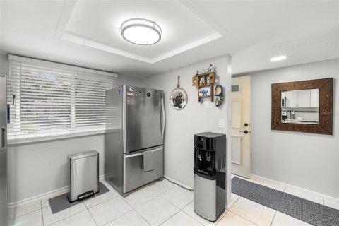 Condo in Port Richey, Florida, 2 bedrooms  № 1915858 - photo 6