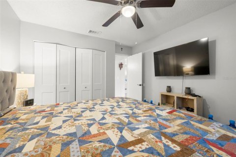 Condo in Port Richey, Florida, 2 bedrooms  № 1915858 - photo 23