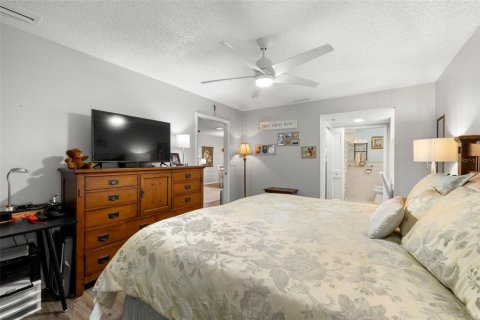 Condo in Port Richey, Florida, 2 bedrooms  № 1915858 - photo 17
