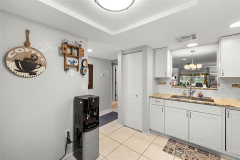 Condo in Port Richey, Florida, 2 bedrooms  № 1915858 - photo 7