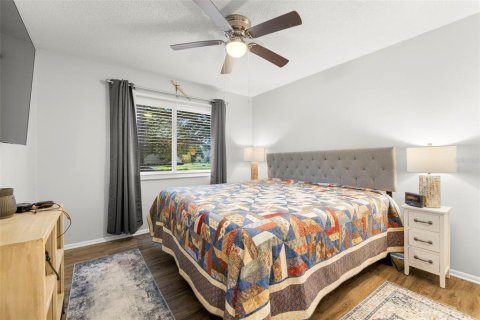 Condo in Port Richey, Florida, 2 bedrooms  № 1915858 - photo 22