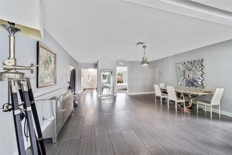 Casa en venta en Hollywood, Florida, 3 dormitorios, 250.84 m2 № 2010111 - foto 5