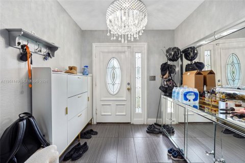 Casa en venta en Hollywood, Florida, 3 dormitorios, 250.84 m2 № 2010111 - foto 2