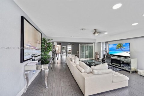 Casa en venta en Hollywood, Florida, 3 dormitorios, 250.84 m2 № 2010111 - foto 12