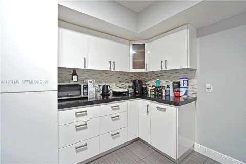 Casa en venta en Hollywood, Florida, 3 dormitorios, 250.84 m2 № 2010111 - foto 10