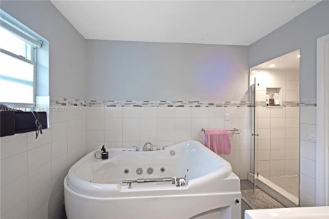 Casa en venta en Hollywood, Florida, 3 dormitorios, 250.84 m2 № 2010111 - foto 19