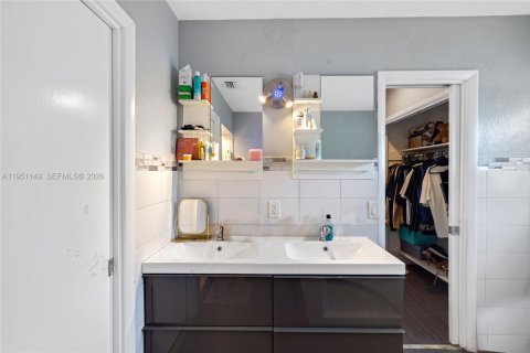 Casa en venta en Hollywood, Florida, 3 dormitorios, 250.84 m2 № 2010111 - foto 18