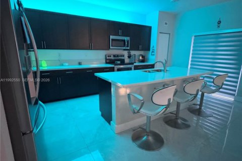 Villa ou maison à vendre à Miami, Floride: 4 chambres, 224.08 m2 № 2063894 - photo 6